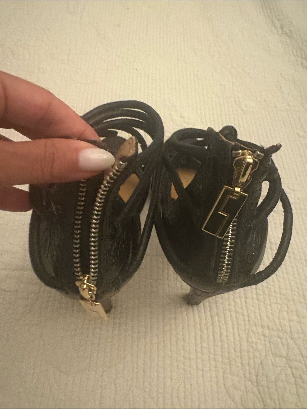 L.A.M.B. Gwen Stefani Black Leather Strappy Knotted Heel Sandals Gold Zipper -9 - Picture 8 of 8